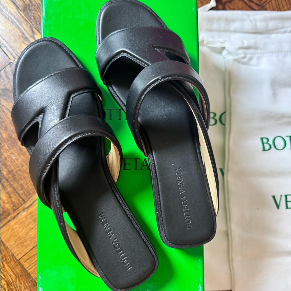 Bottega Veneta black Leather Sandals